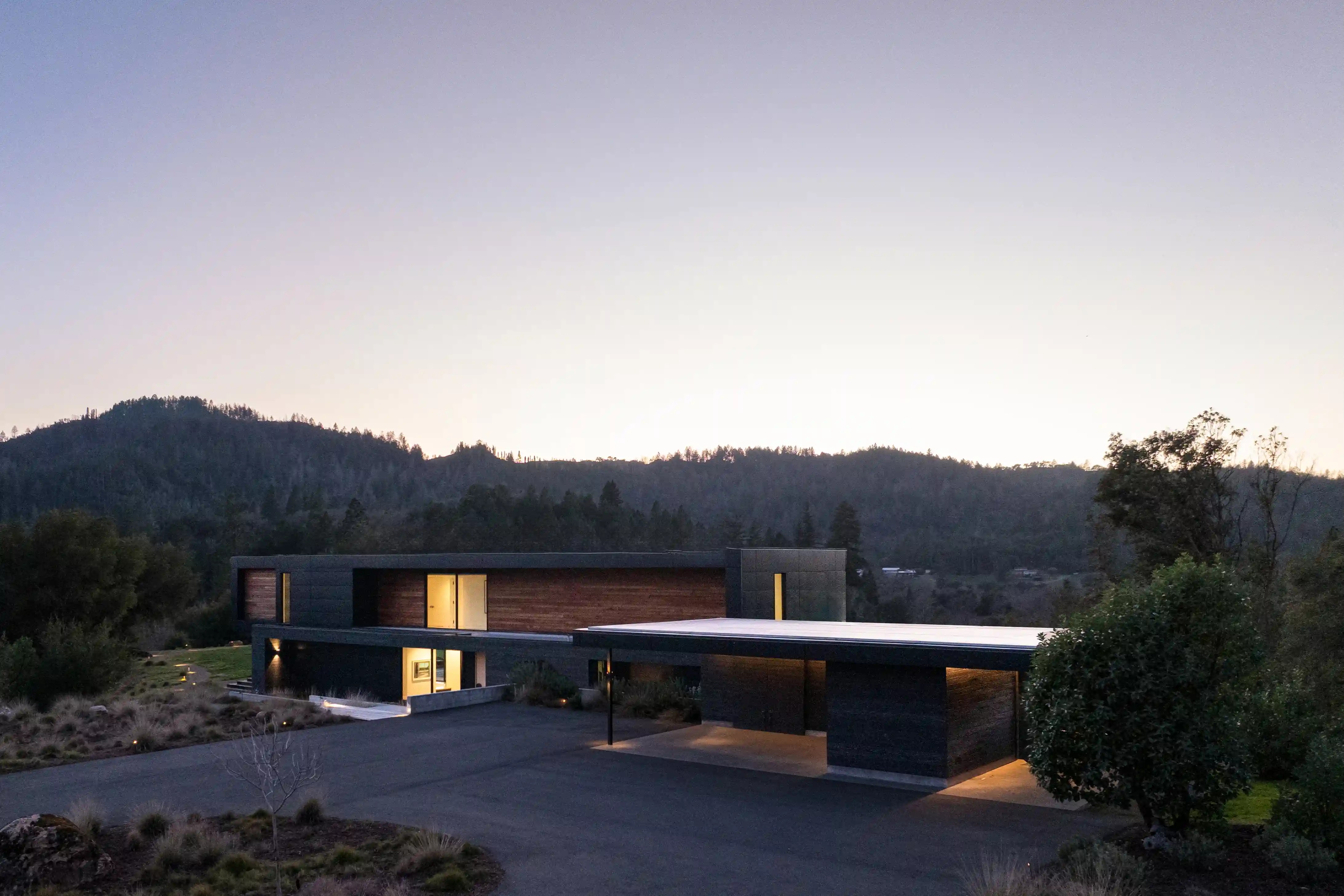 Glen Ellen's pristine landscape with rolling hills and vineyards