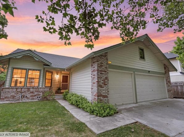 8 Starling Drive - Photo 1