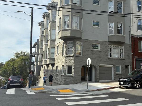 2201 Larkin St - Photo 1