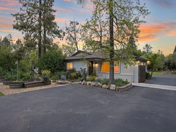 350 Newton Way - Photo 1