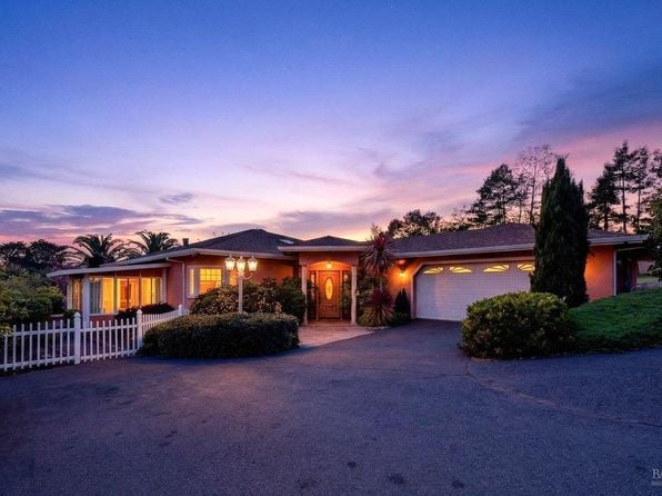 484 Oak Street - Photo 1