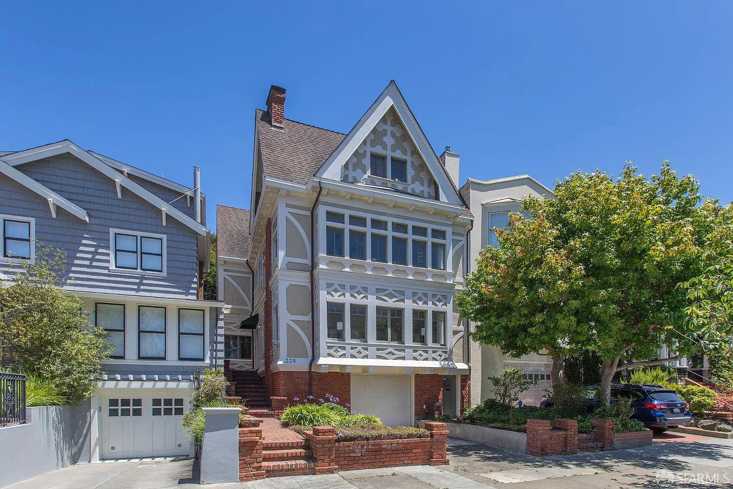 228 32nd Ave - Photo 1