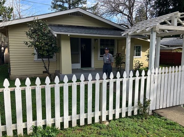 1406 Myrtle St - Photo 1