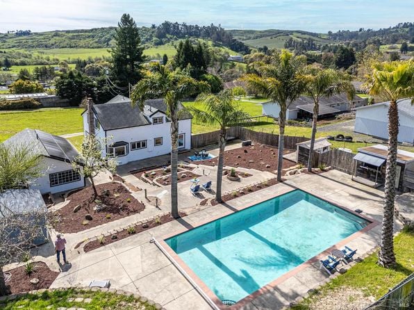 2693 Bloomfield Road - Photo 1