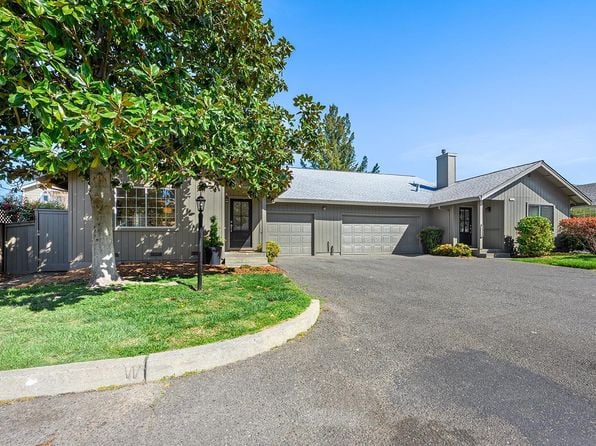 435 - 437 University Street - Photo 1