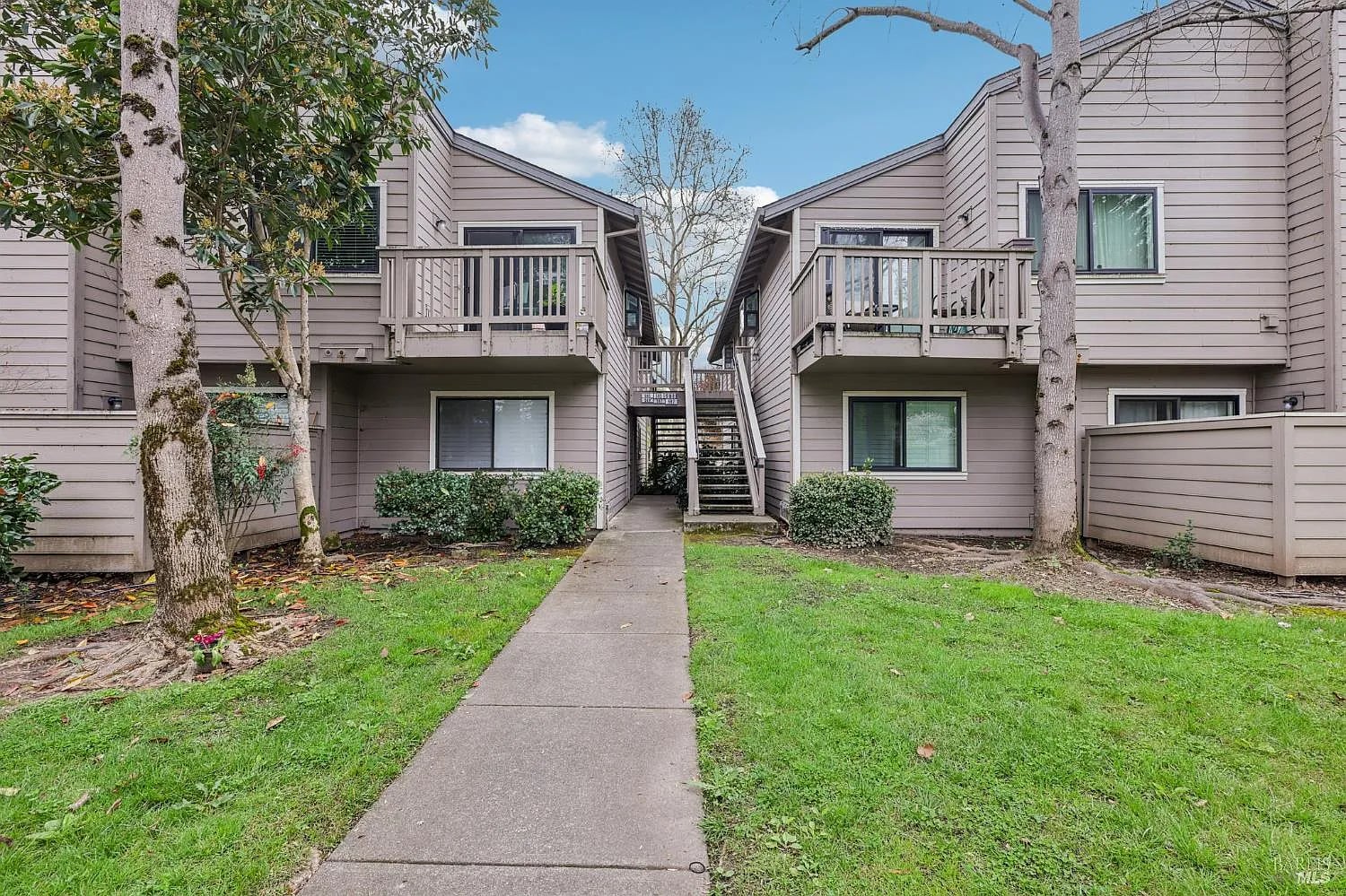 589 Mission Boulevard - Photo 1