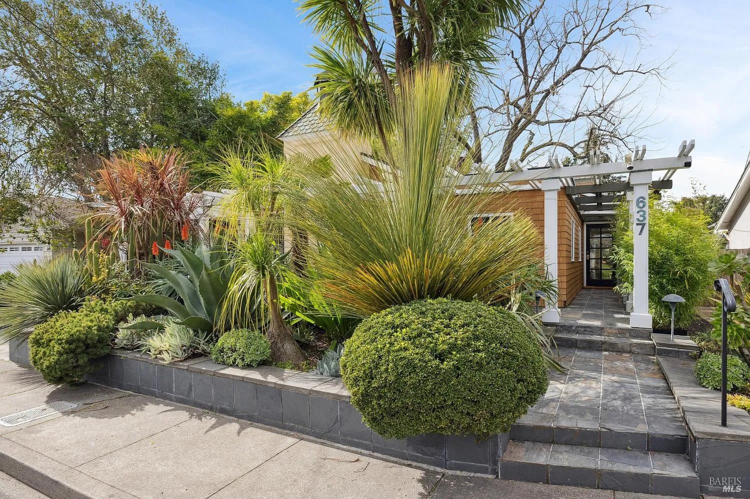 637 5th Street E - Photo 1