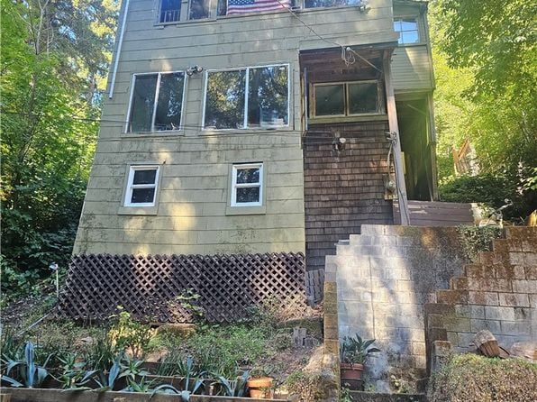 135 Redwood Ave - Photo 1