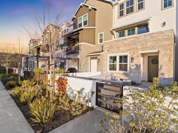 235 Gambrel Circle - Photo 1