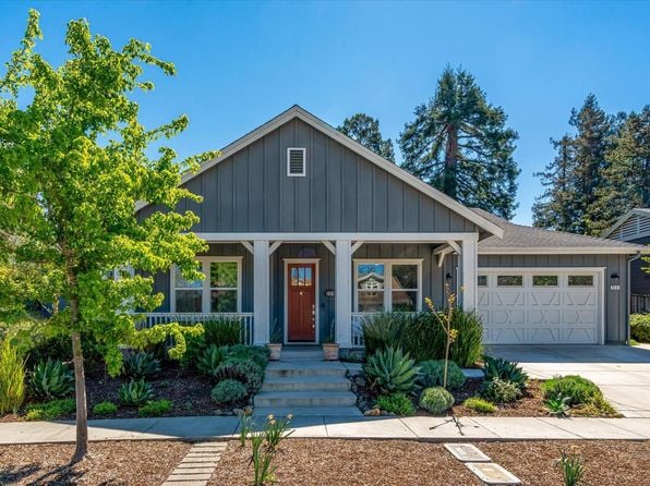 215 Pheasant Court - Photo 1