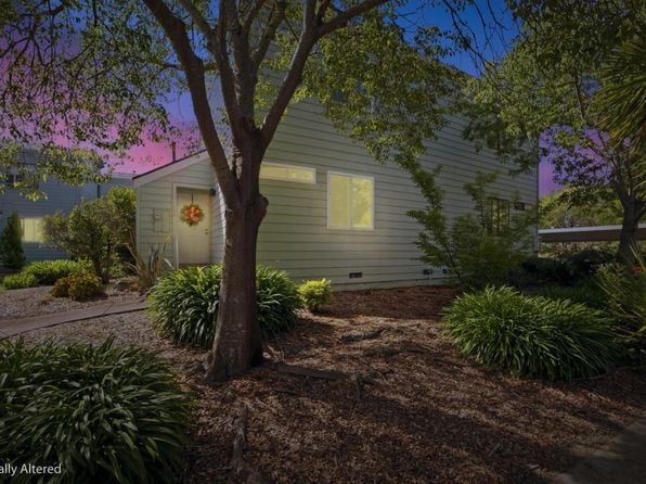 178 Courtyards E - Photo 1