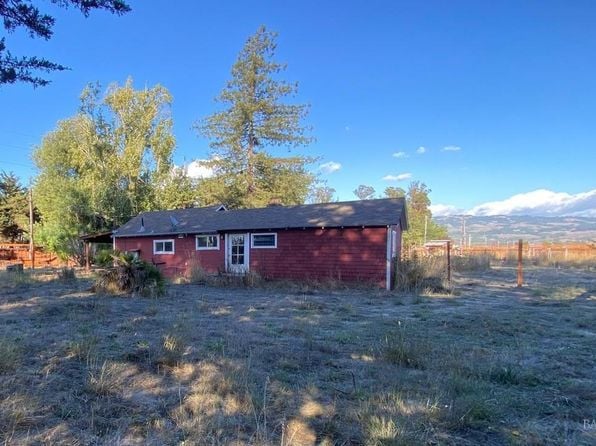 520 E Railroad Avenue - Photo 1