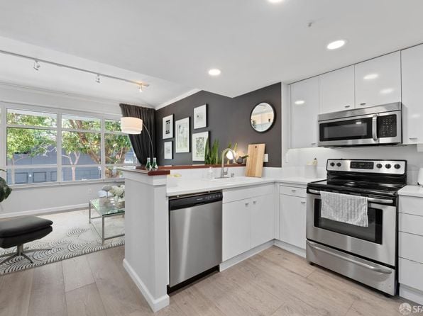 403 Main St APT 114N - Photo 1