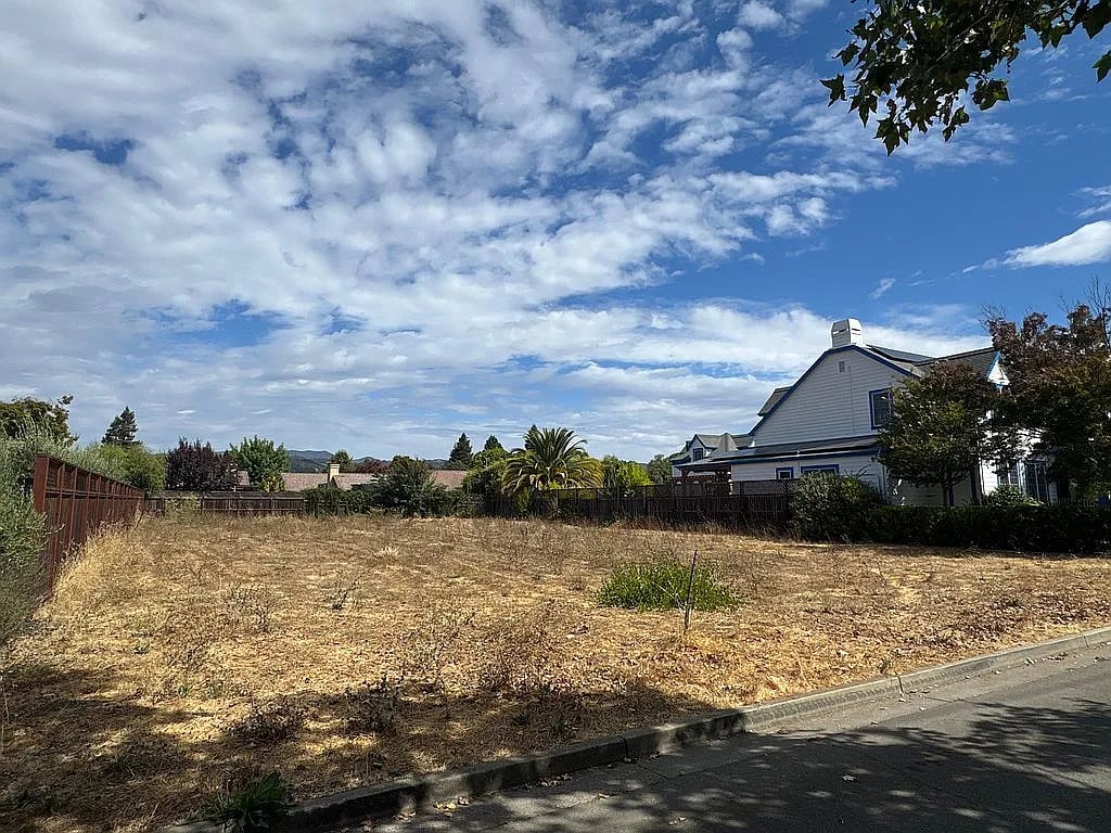 460 Harrington Dr - Photo 1