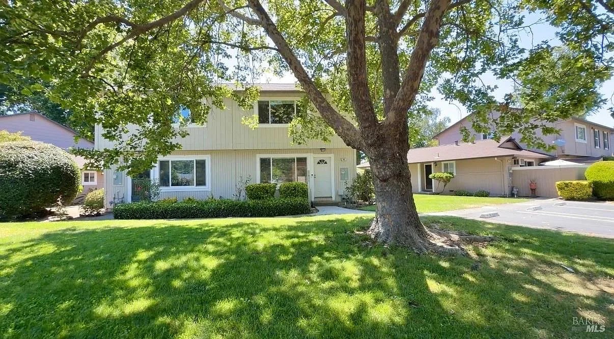 303 Algiers Court - Photo 1