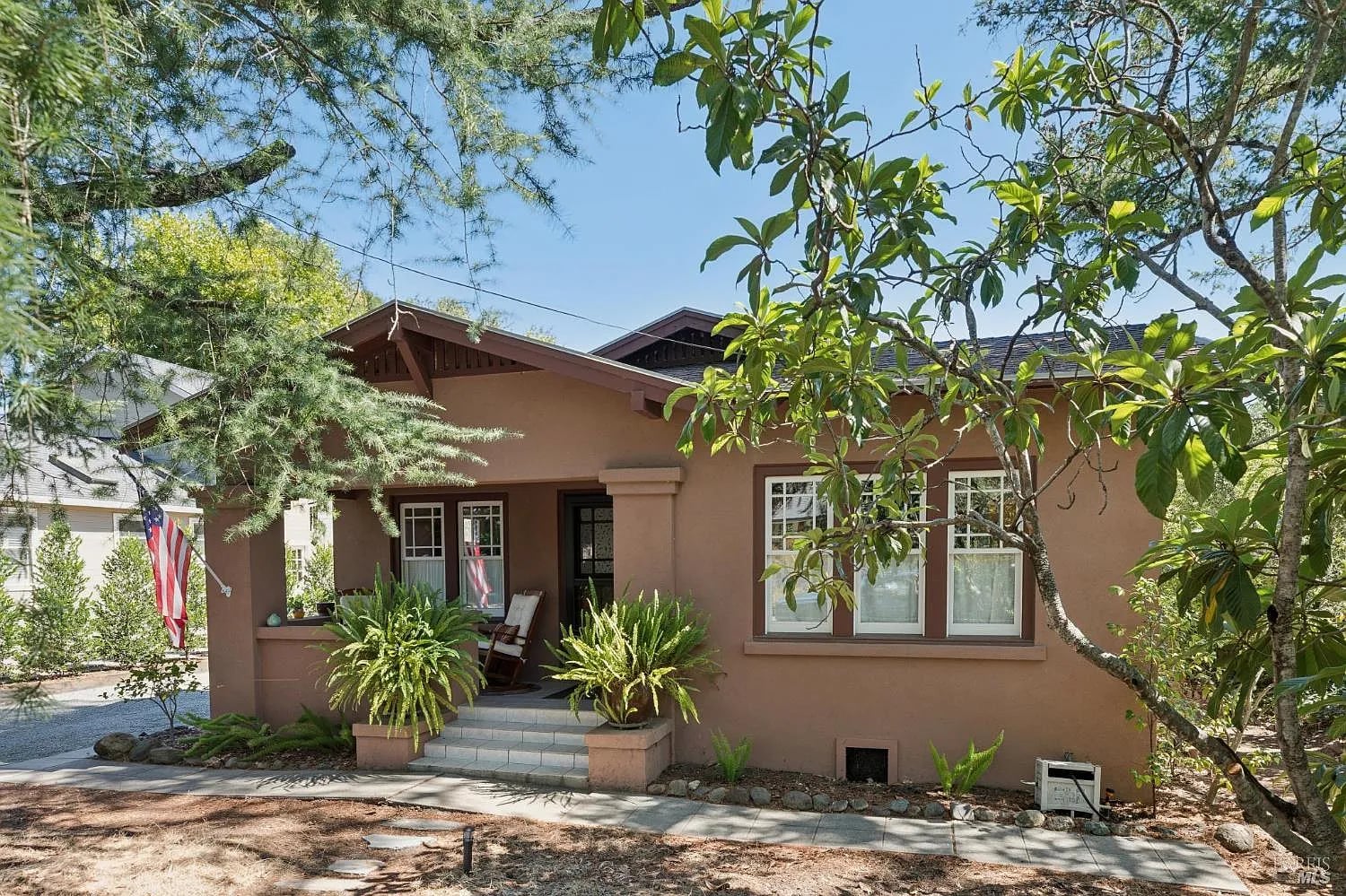 1734 Vineyard Avenue - Photo 1