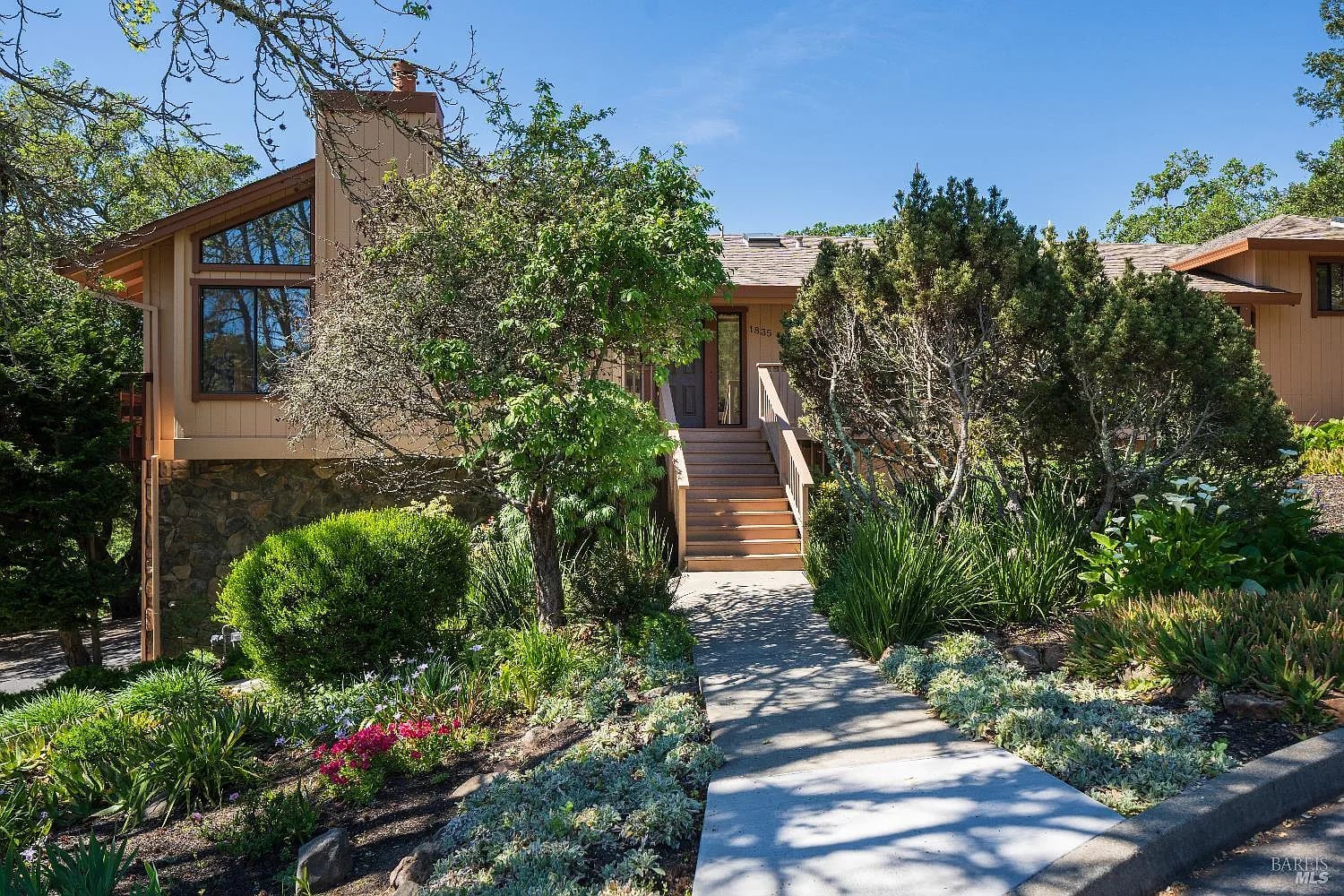 1835 San Ramon Way - Photo 1