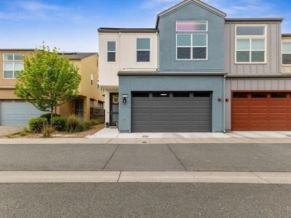 433 Blythewood Place - Photo 1