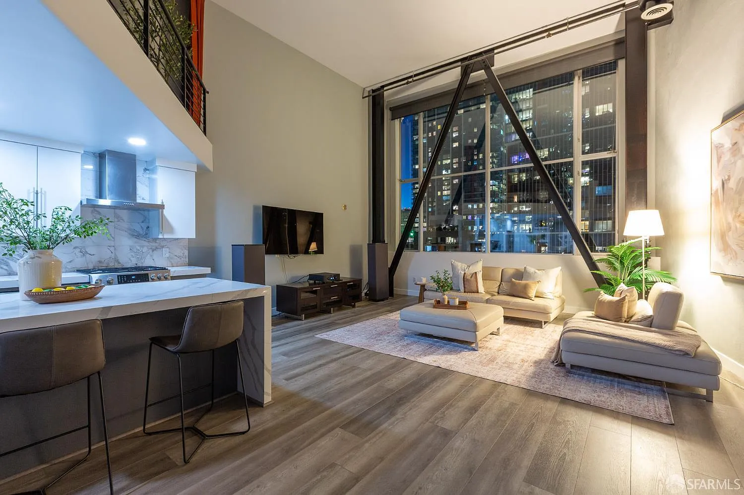 346 1st St APT 305 - Photo 1