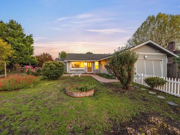 718 Liberty Court - Photo 1