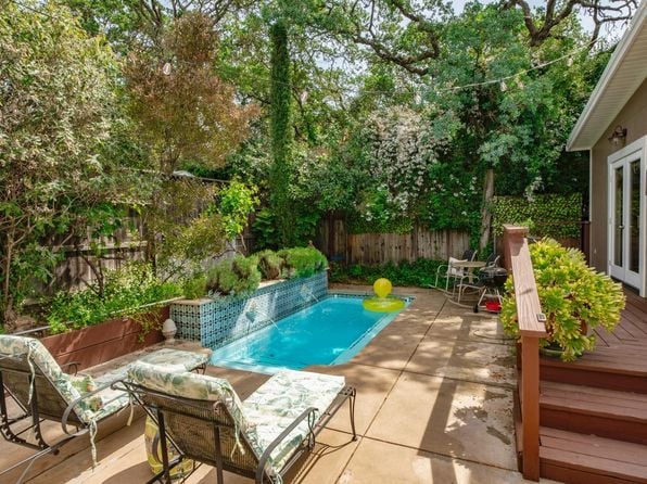 550 Thomson Avenue E - Photo 1