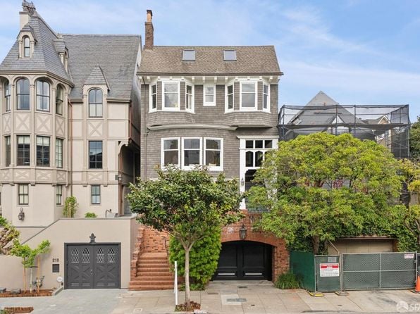 212 Spruce St - Photo 1