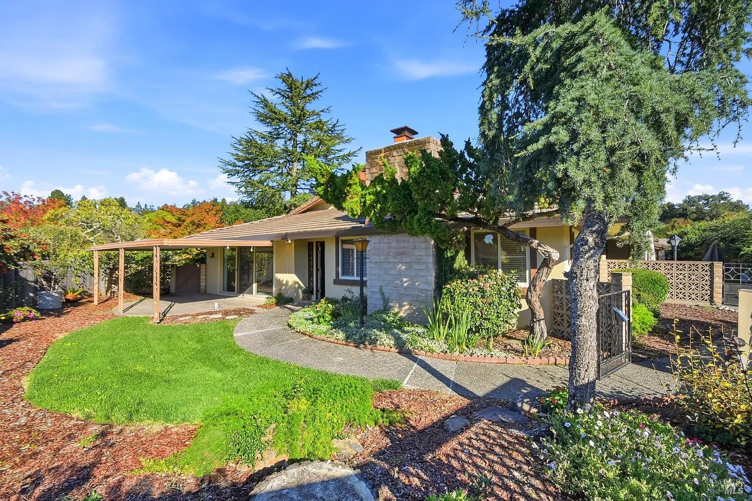 442 Las Casitas Court #B - Photo 1