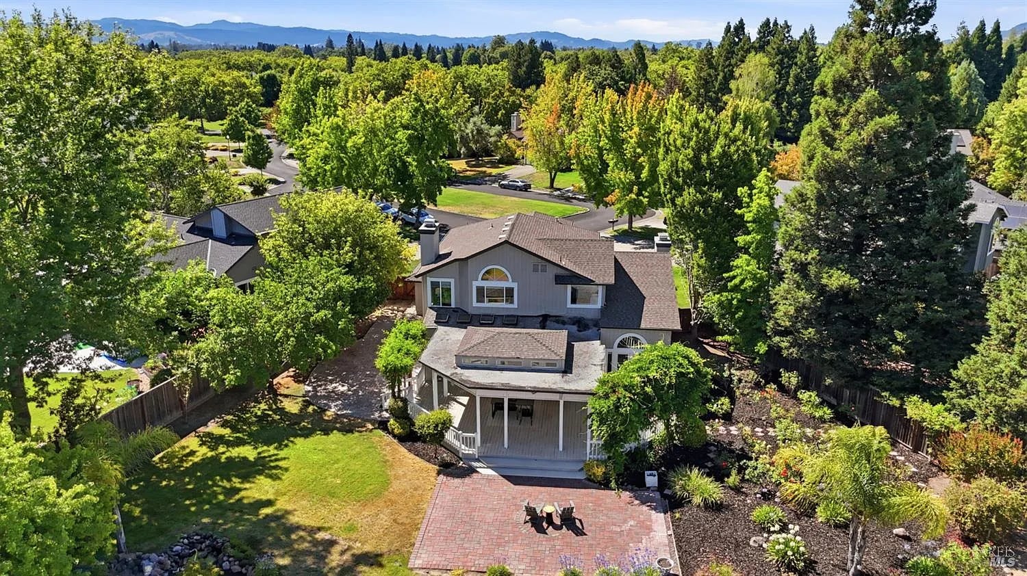 372 Fireweed Court - Photo 1