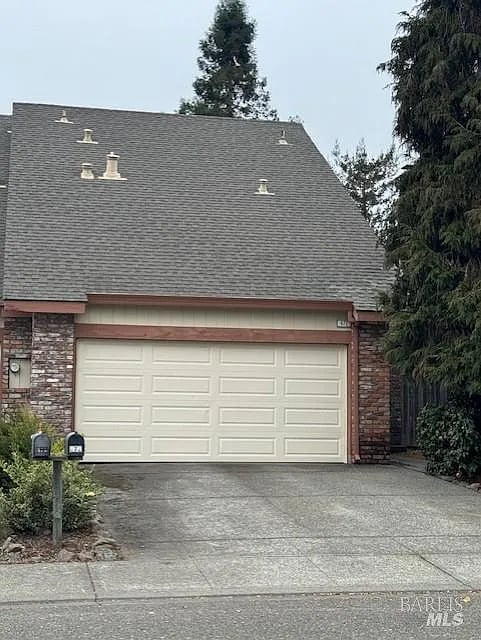 872 Hudis Street - Photo 1