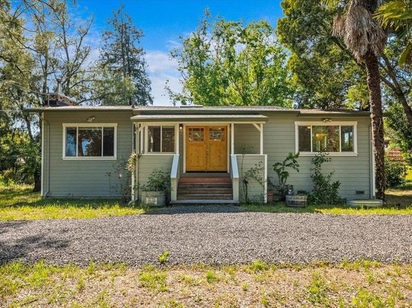635 Goodwin Avenue - Photo 1