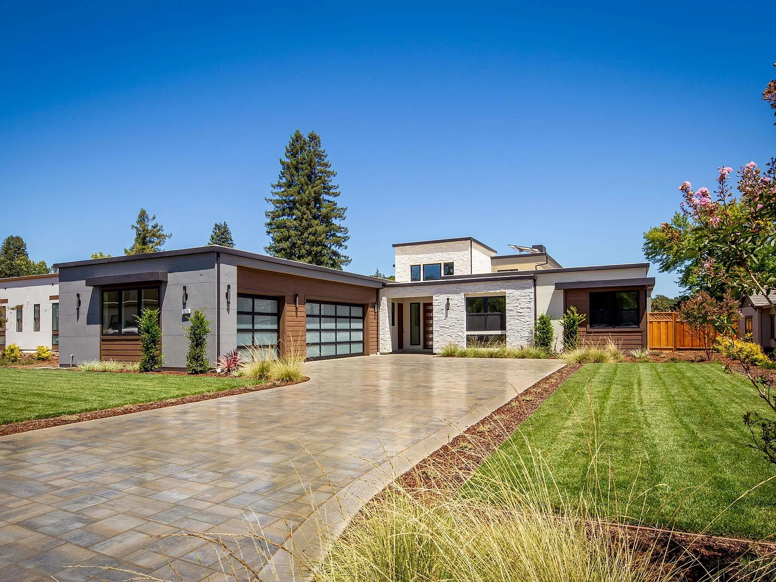 1070 Borrette Ct - Photo 1