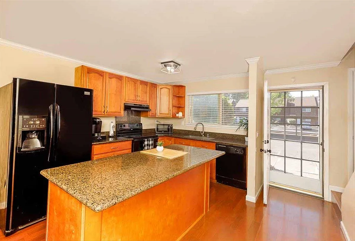 1482 Parkway Dr - Photo 1