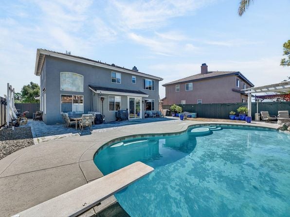 446 Kensington Way - Photo 1