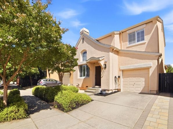 2427 Bramble Way - Photo 1