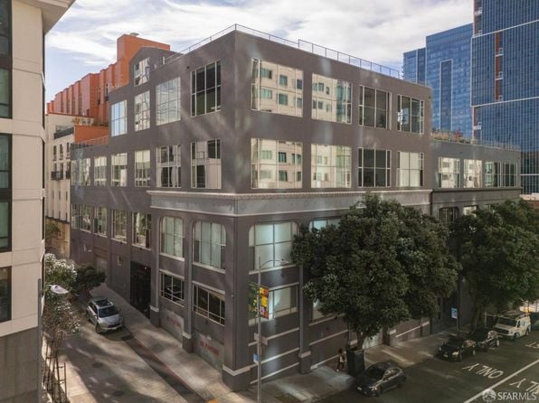 18 Lansing St APT 302 - Photo 1