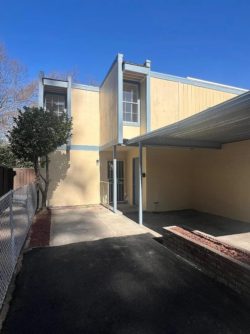 786 Simpson Pl - Photo 1