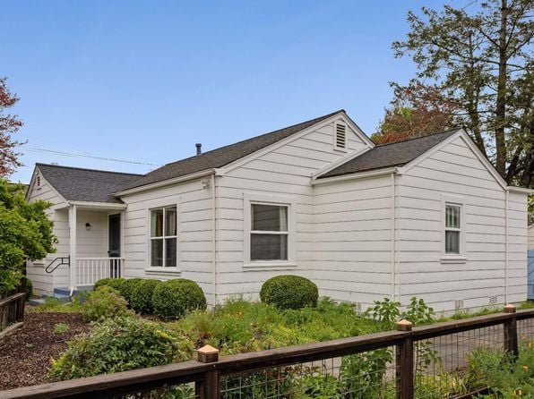 872 Carr Avenue - Photo 1