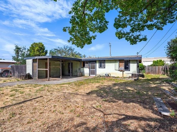 1433 Spruce Way - Photo 1