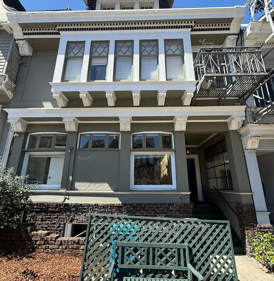 905 Ashbury St - Photo 1