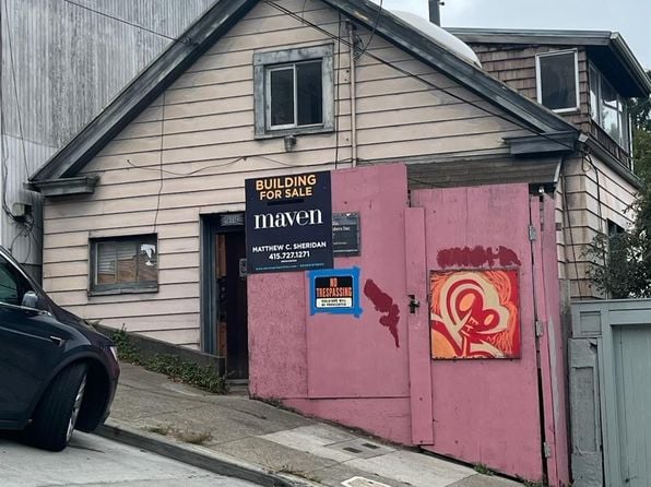 2119 22nd St - Photo 1