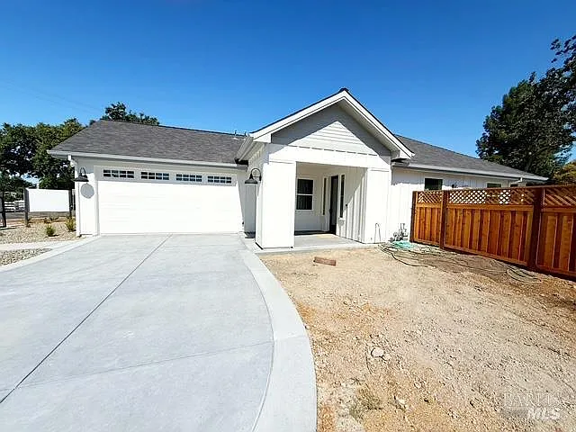 101 MAYWOOD Lane - Photo 1
