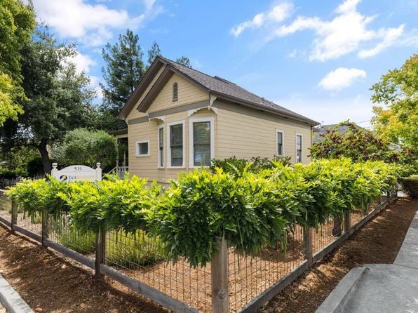 531 - 531 1/2 E Washington Street - Photo 1