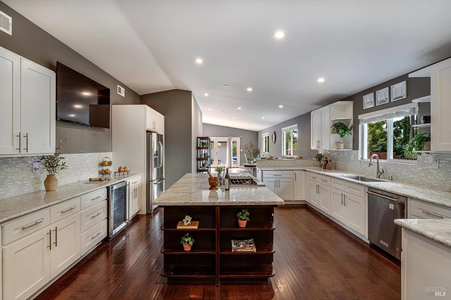 15 Julian Avenue - Photo 1