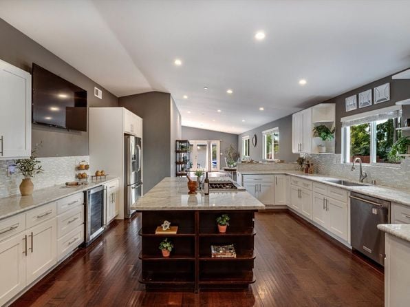 15 Julian Avenue - Photo 1