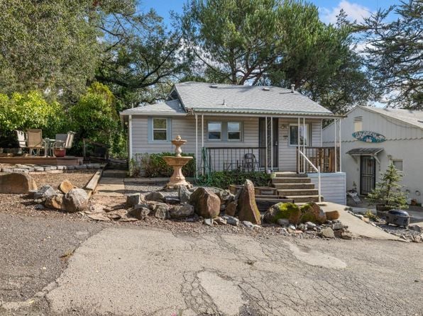 3160 Sunridge Drive - Photo 1