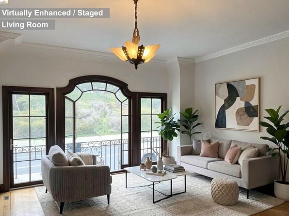 323 Lincoln Way - Photo 1