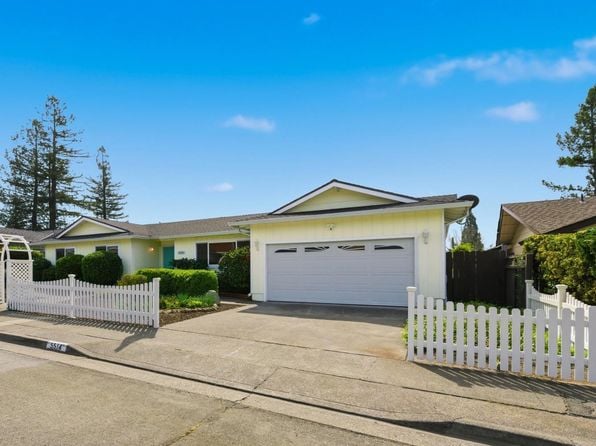 5514 Mulberry Drive - Photo 1