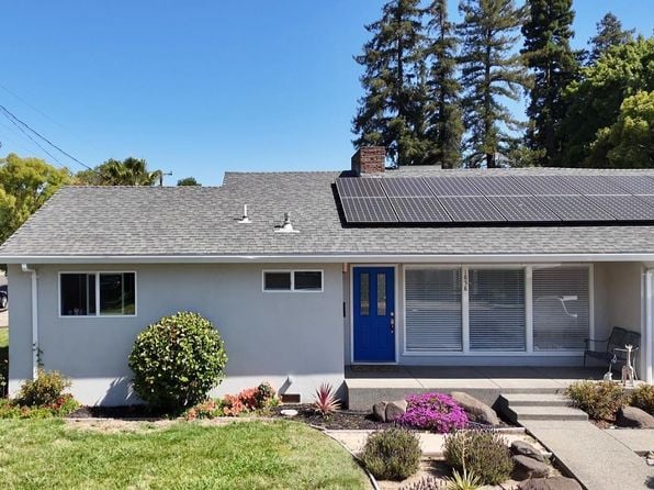 1858 Hemlock Street - Photo 1