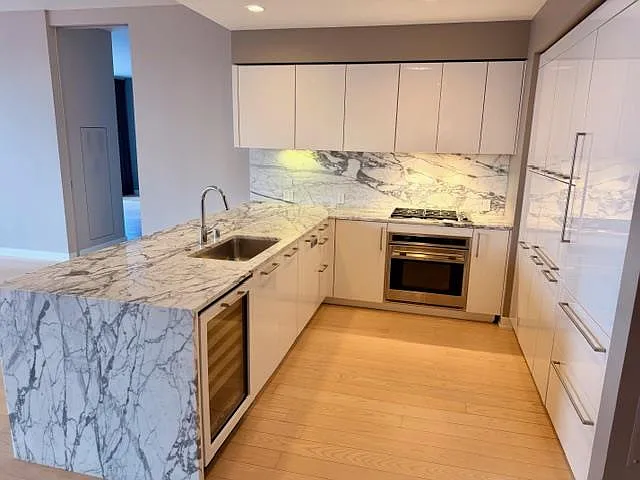 301 Mission St APT 303 - Photo 1