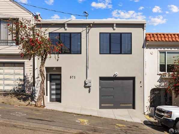 571 Gates St - Photo 1